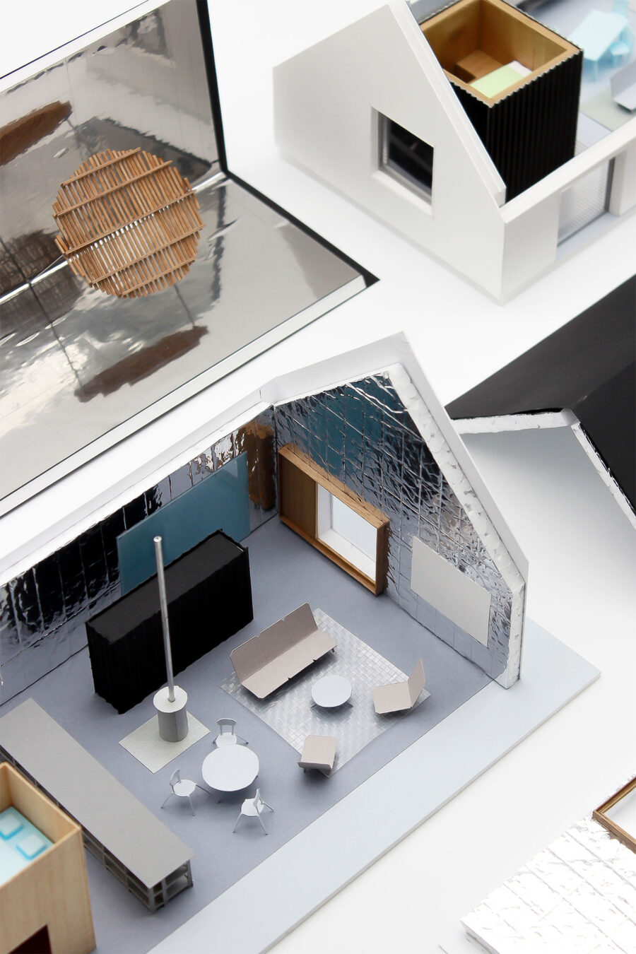 maquette 1:100, maison supernormale, © mbl architectes [ 2020 ] 
photographie © Nicolas Boulben [ @nicrush_on ]