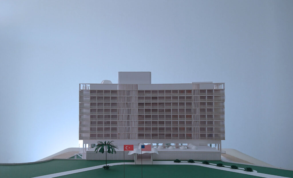 maquette 1:200, Hôtel Hilton © SOM architectes [ 1955 ] exposition Une chambre d'ailleurs [ 2019 ] 